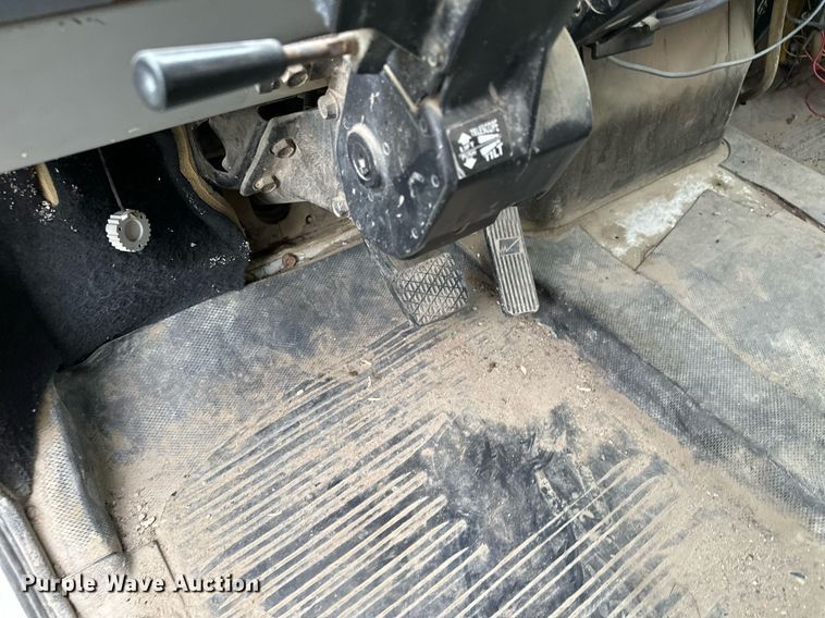 image for item MQ9410 2000 Freightliner FL80  dump truck