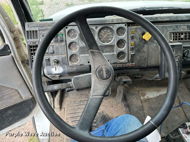 image for item MQ9410 2000 Freightliner FL80  dump truck