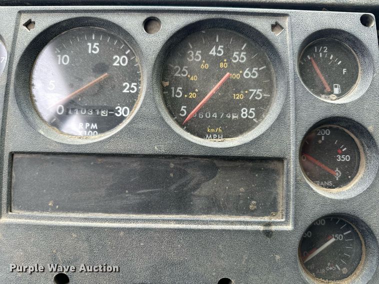 image for item MQ9410 2000 Freightliner FL80  dump truck