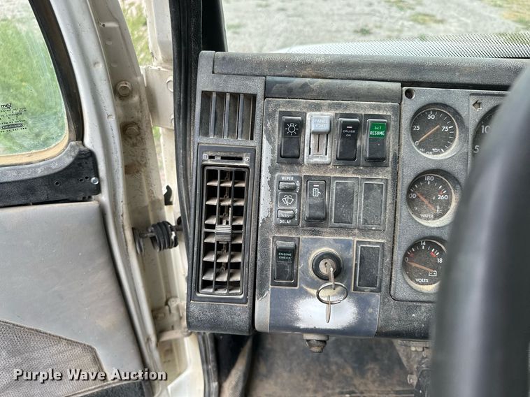 image for item MQ9410 2000 Freightliner FL80  dump truck