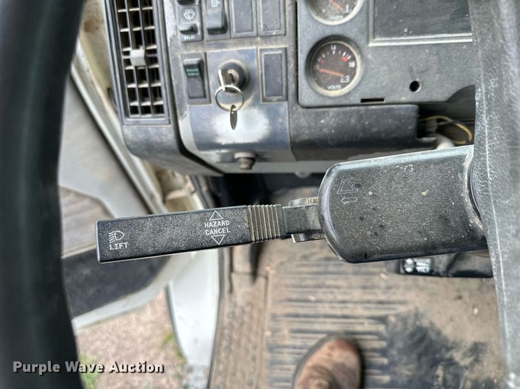 image for item MQ9410 2000 Freightliner FL80  dump truck