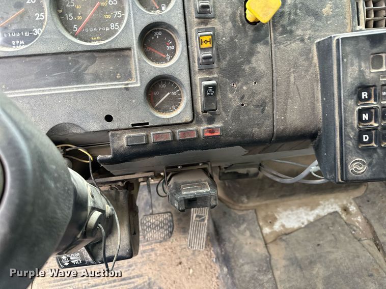 image for item MQ9410 2000 Freightliner FL80  dump truck