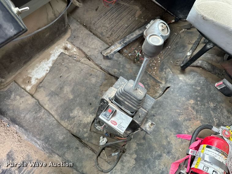 image for item MQ9410 2000 Freightliner FL80  dump truck