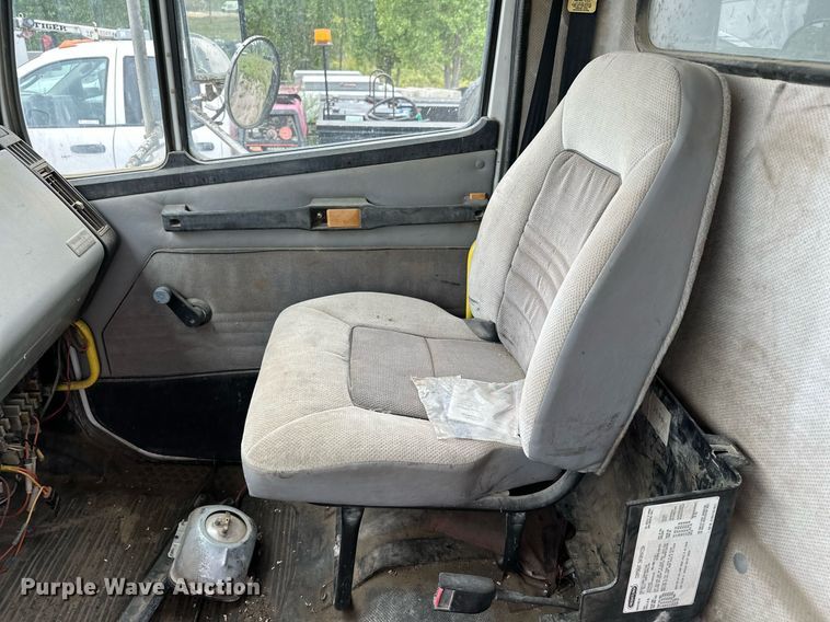 image for item MQ9410 2000 Freightliner FL80  dump truck