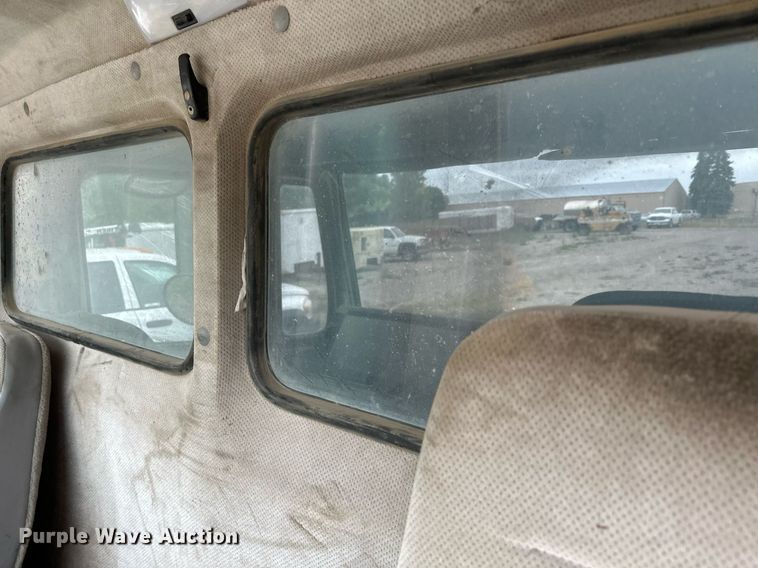 image for item MQ9410 2000 Freightliner FL80  dump truck