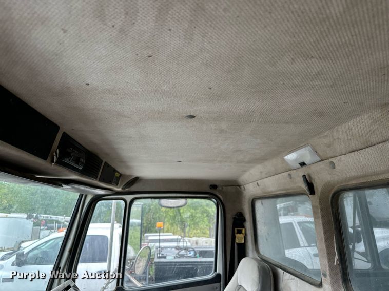 image for item MQ9410 2000 Freightliner FL80  dump truck