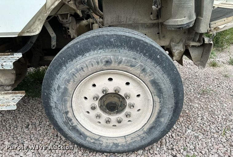 image for item MQ9410 2000 Freightliner FL80  dump truck