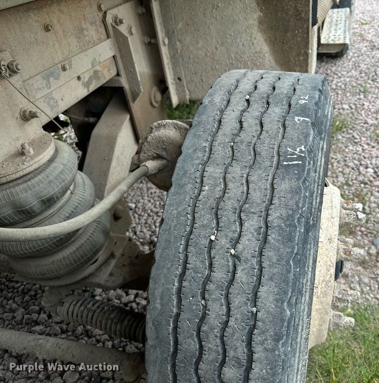 image for item MQ9410 2000 Freightliner FL80  dump truck