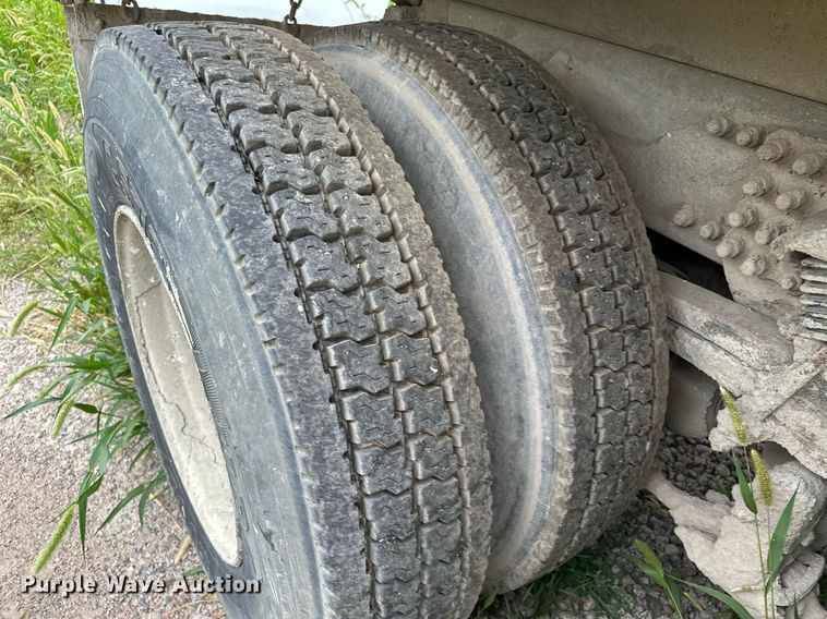 image for item MQ9410 2000 Freightliner FL80  dump truck