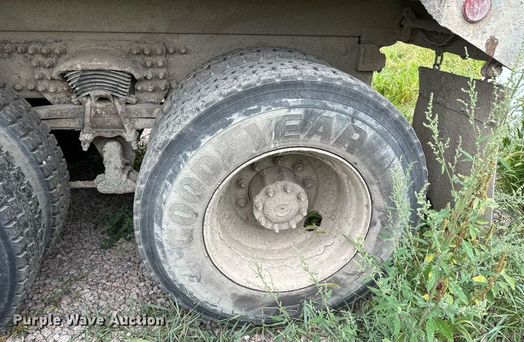 image for item MQ9410 2000 Freightliner FL80  dump truck