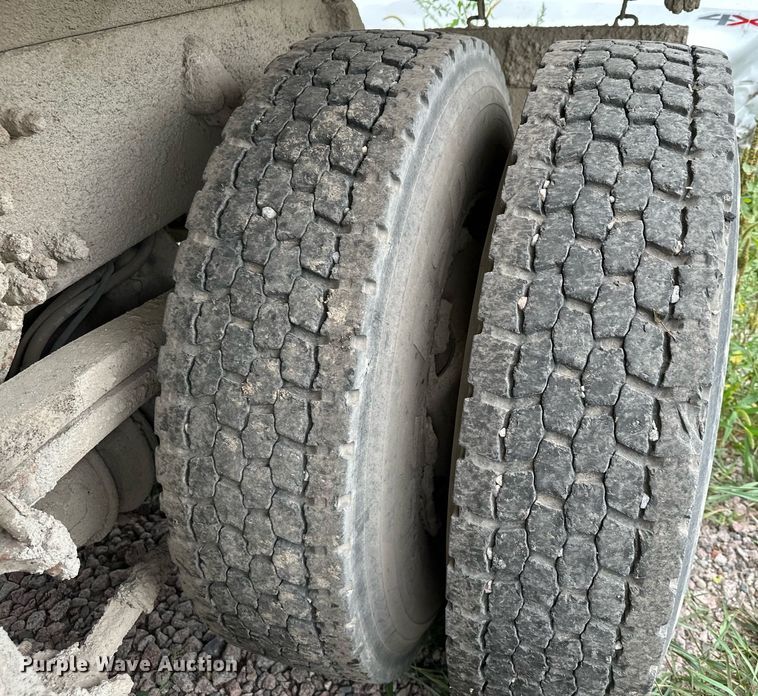 image for item MQ9410 2000 Freightliner FL80  dump truck