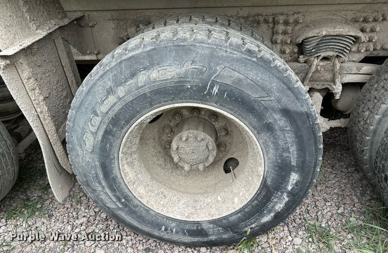 image for item MQ9410 2000 Freightliner FL80  dump truck