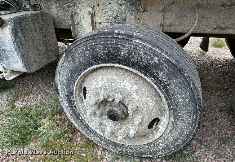 image for item MQ9410 2000 Freightliner FL80  dump truck