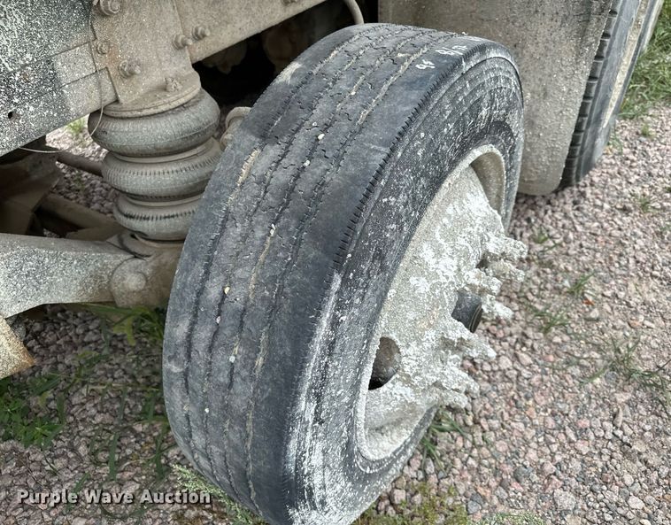 image for item MQ9410 2000 Freightliner FL80  dump truck