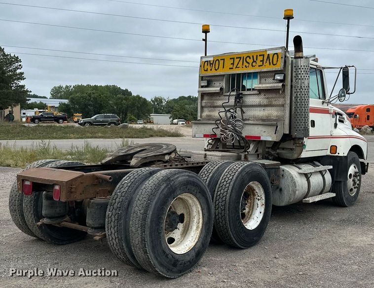 image for item MQ9417 1995  Ford LTL9000  semi truck