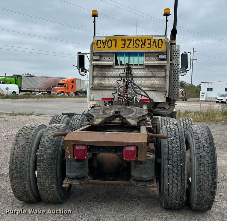image for item MQ9417 1995  Ford LTL9000  semi truck