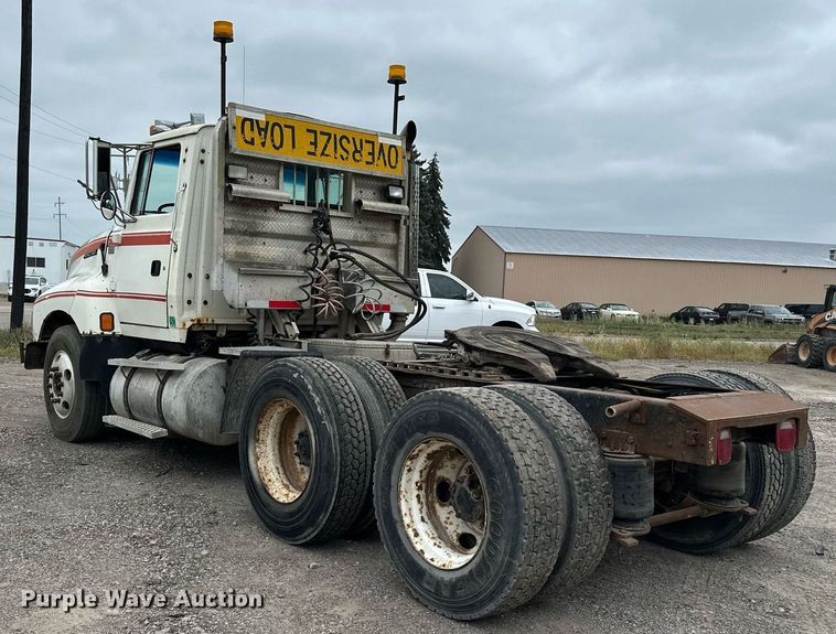 image for item MQ9417 1995  Ford LTL9000  semi truck