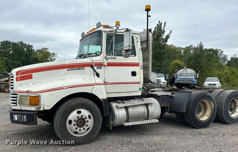 image for item MQ9417 1995  Ford LTL9000  semi truck