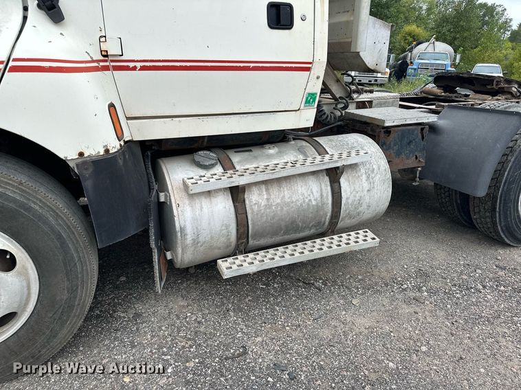 image for item MQ9417 1995  Ford LTL9000  semi truck