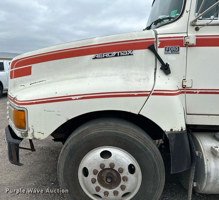 image for item MQ9417 1995  Ford LTL9000  semi truck