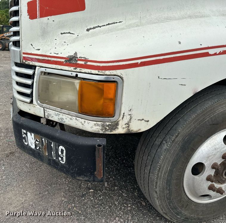 image for item MQ9417 1995  Ford LTL9000  semi truck