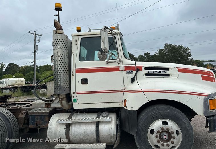 image for item MQ9417 1995  Ford LTL9000  semi truck