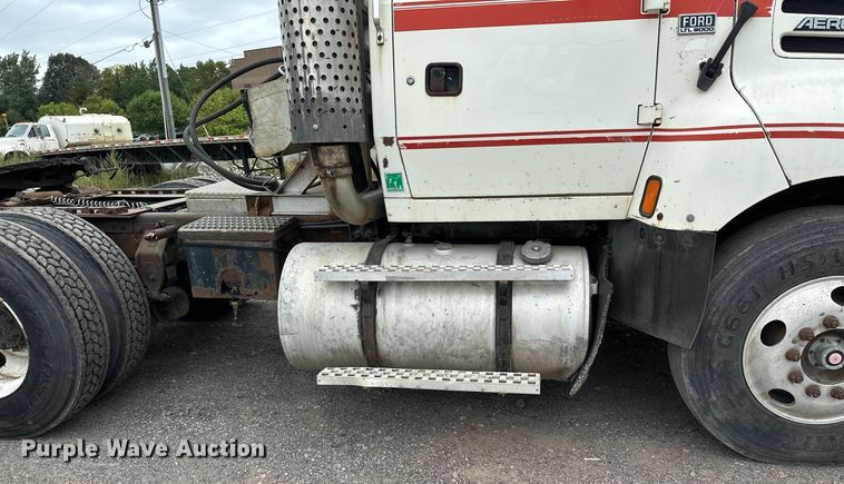 image for item MQ9417 1995  Ford LTL9000  semi truck