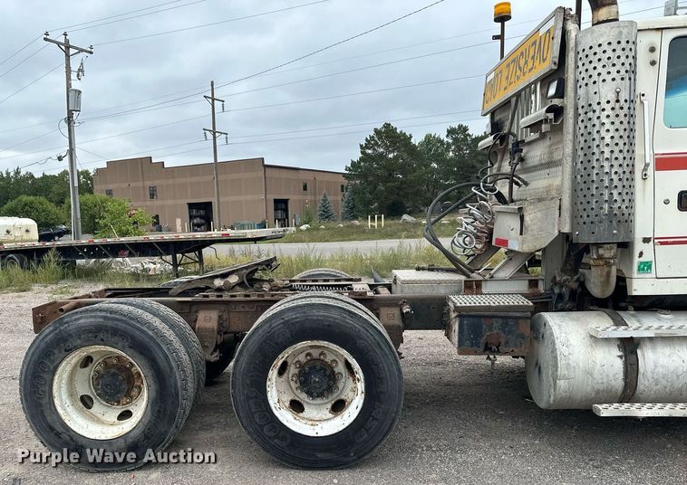 image for item MQ9417 1995  Ford LTL9000  semi truck