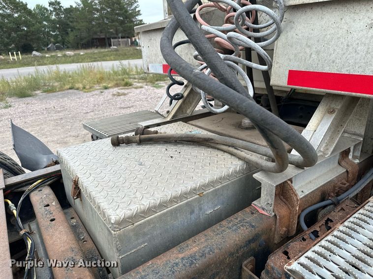 image for item MQ9417 1995  Ford LTL9000  semi truck