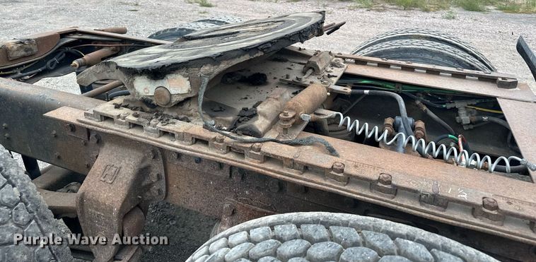 image for item MQ9417 1995  Ford LTL9000  semi truck