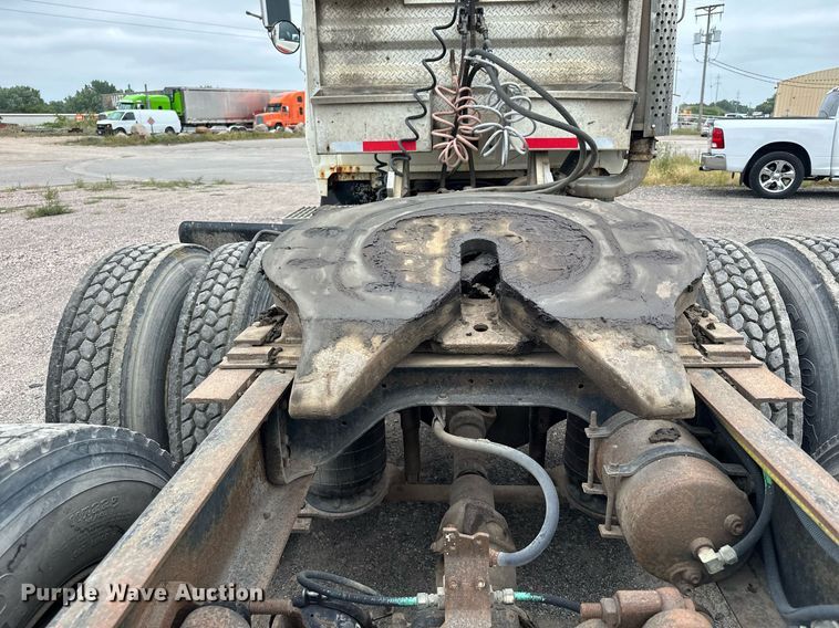 image for item MQ9417 1995  Ford LTL9000  semi truck