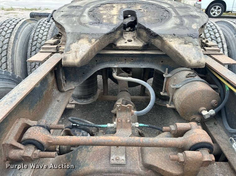 image for item MQ9417 1995  Ford LTL9000  semi truck