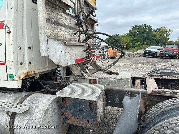 image for item MQ9417 1995  Ford LTL9000  semi truck