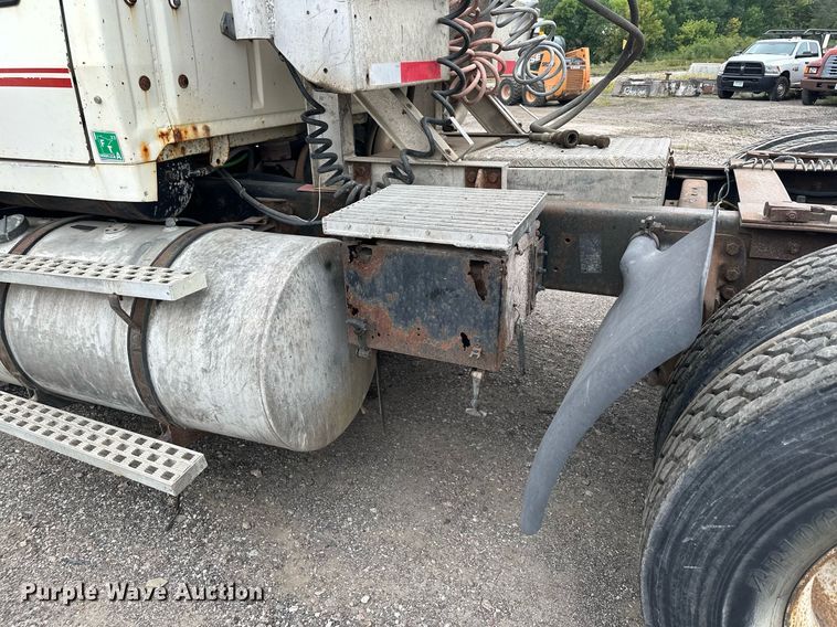 image for item MQ9417 1995  Ford LTL9000  semi truck