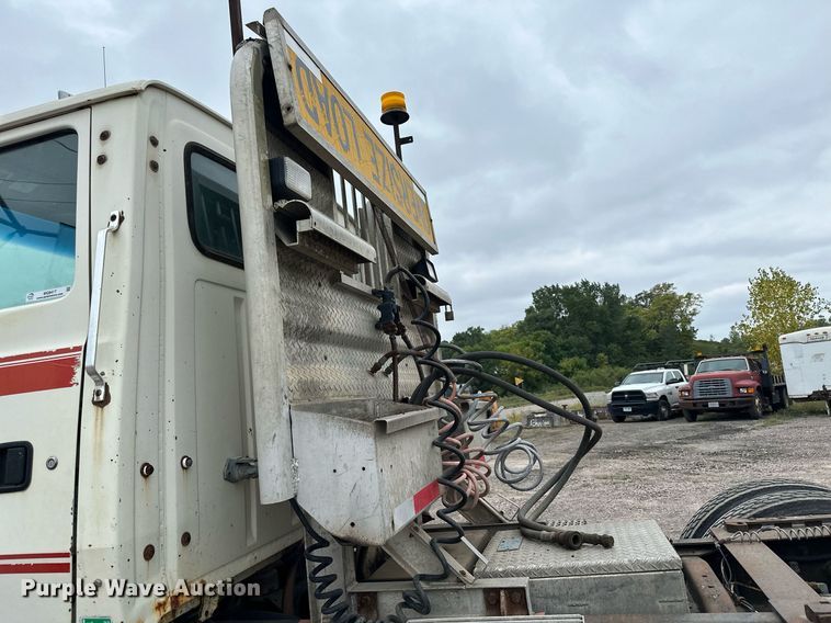 image for item MQ9417 1995  Ford LTL9000  semi truck