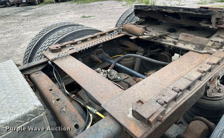 image for item MQ9417 1995  Ford LTL9000  semi truck