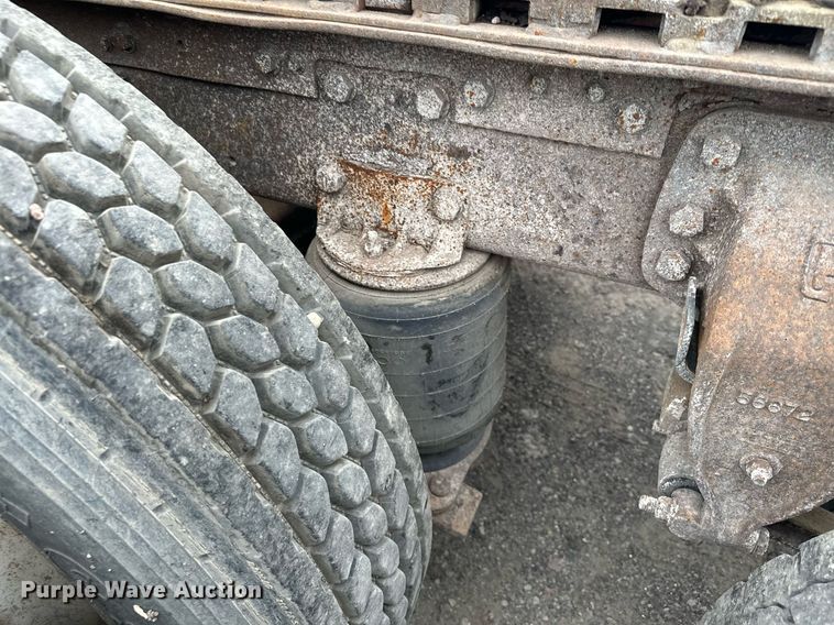 image for item MQ9417 1995  Ford LTL9000  semi truck