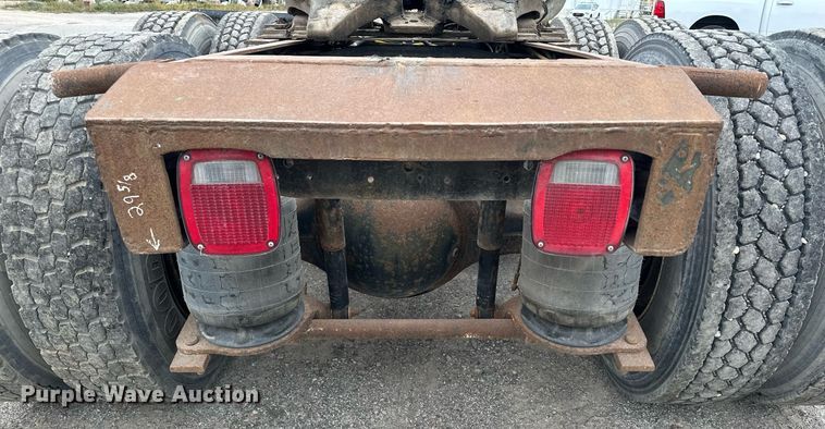 image for item MQ9417 1995  Ford LTL9000  semi truck