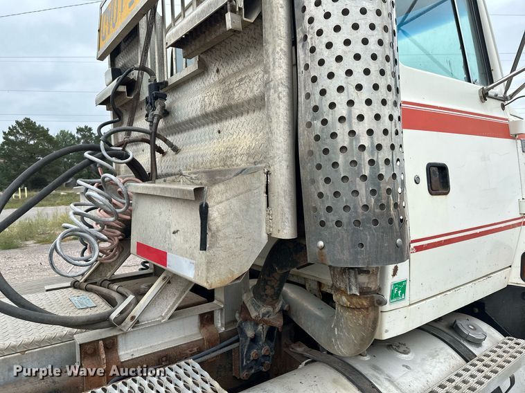 image for item MQ9417 1995  Ford LTL9000  semi truck