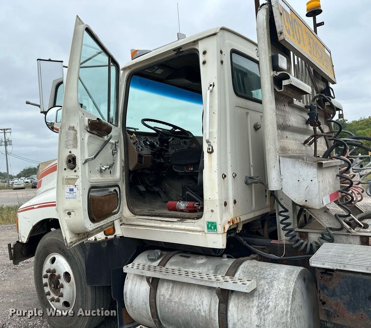 image for item MQ9417 1995  Ford LTL9000  semi truck