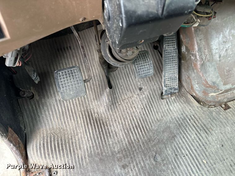 image for item MQ9417 1995  Ford LTL9000  semi truck