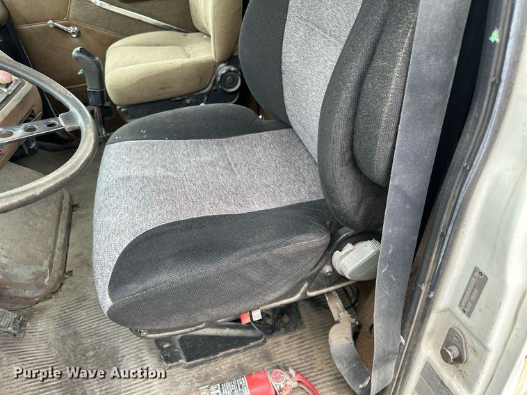 image for item MQ9417 1995  Ford LTL9000  semi truck