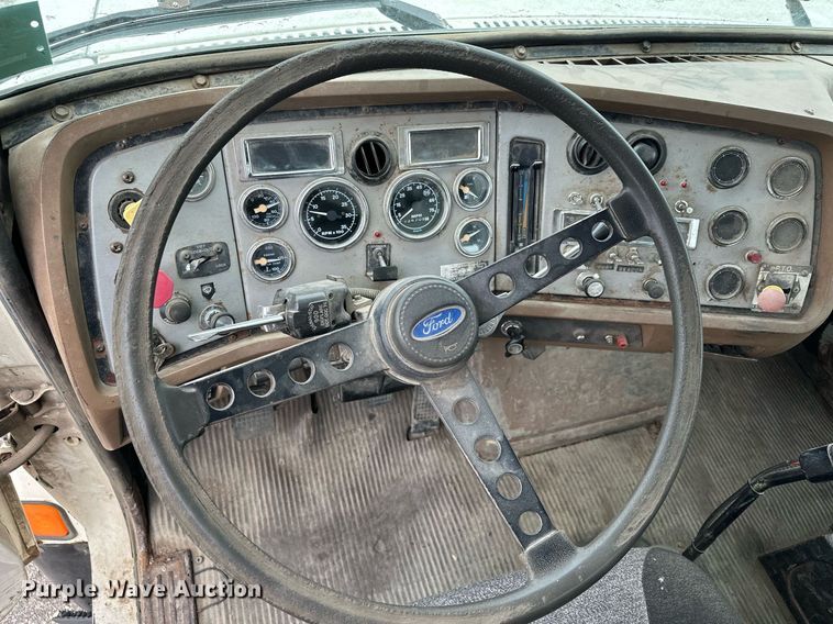 image for item MQ9417 1995  Ford LTL9000  semi truck