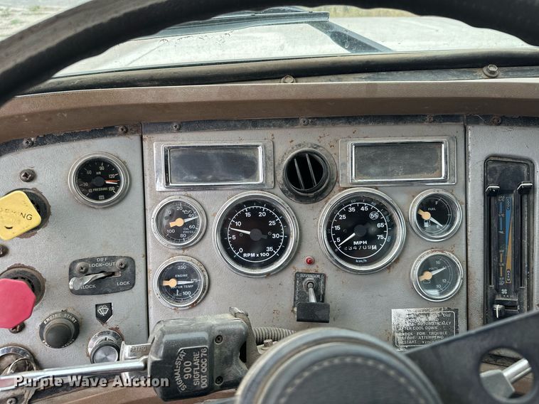 image for item MQ9417 1995  Ford LTL9000  semi truck