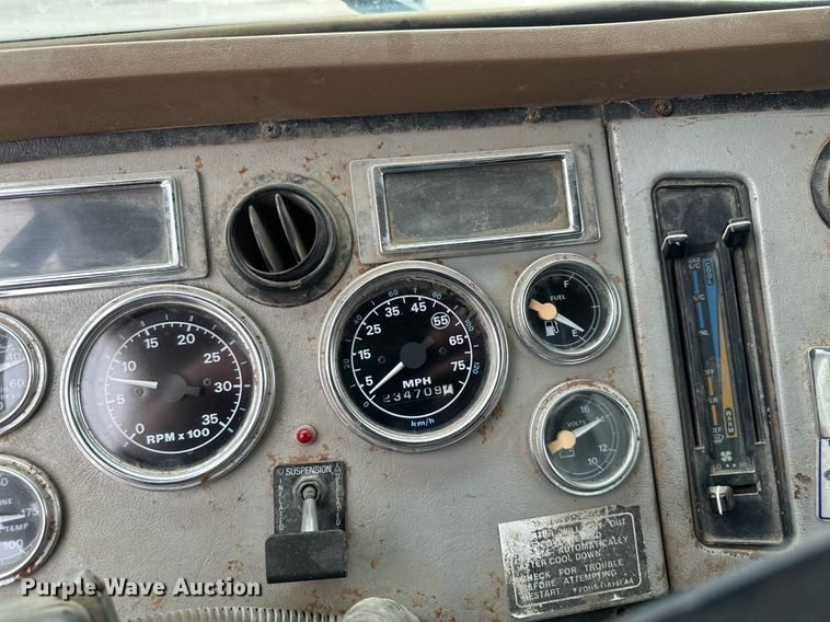 image for item MQ9417 1995  Ford LTL9000  semi truck