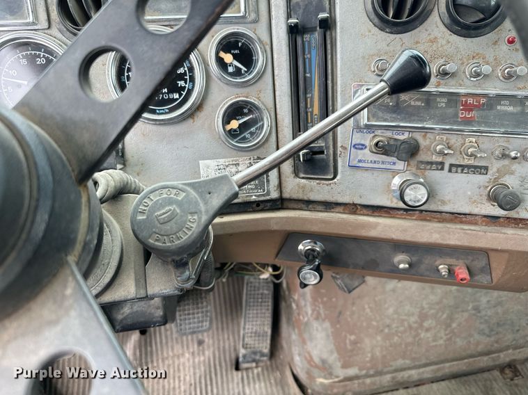 image for item MQ9417 1995  Ford LTL9000  semi truck