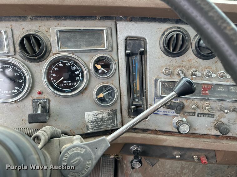 image for item MQ9417 1995  Ford LTL9000  semi truck