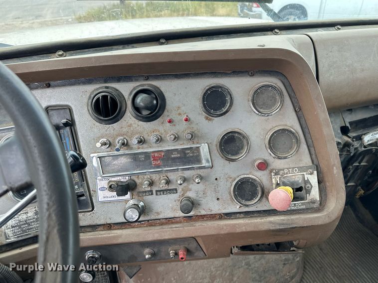 image for item MQ9417 1995  Ford LTL9000  semi truck