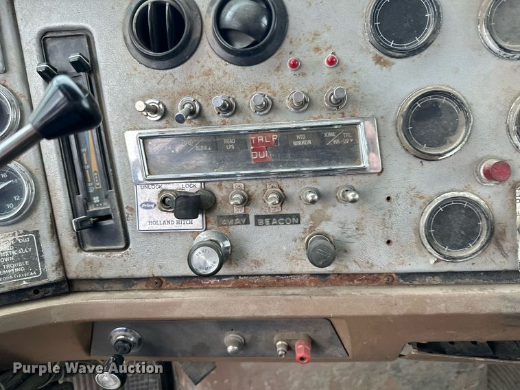 image for item MQ9417 1995  Ford LTL9000  semi truck