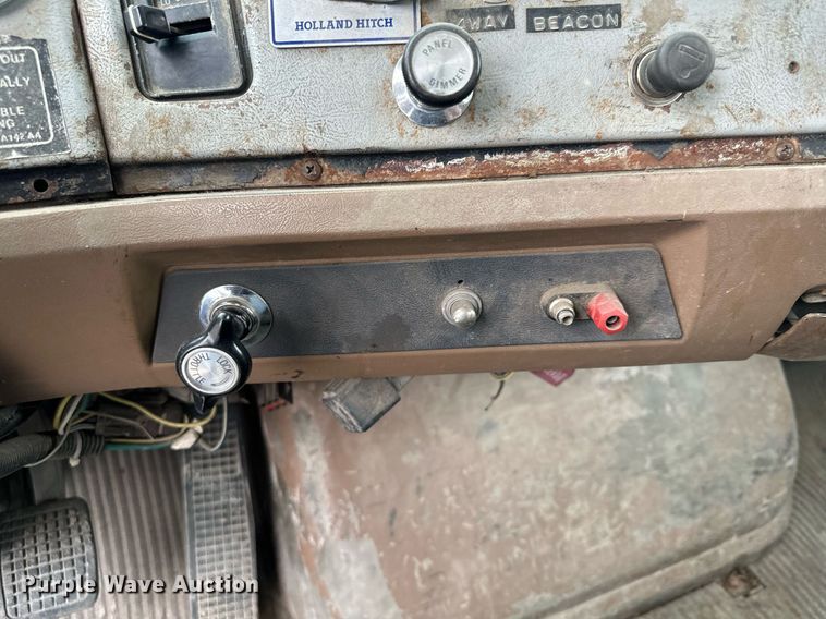 image for item MQ9417 1995  Ford LTL9000  semi truck